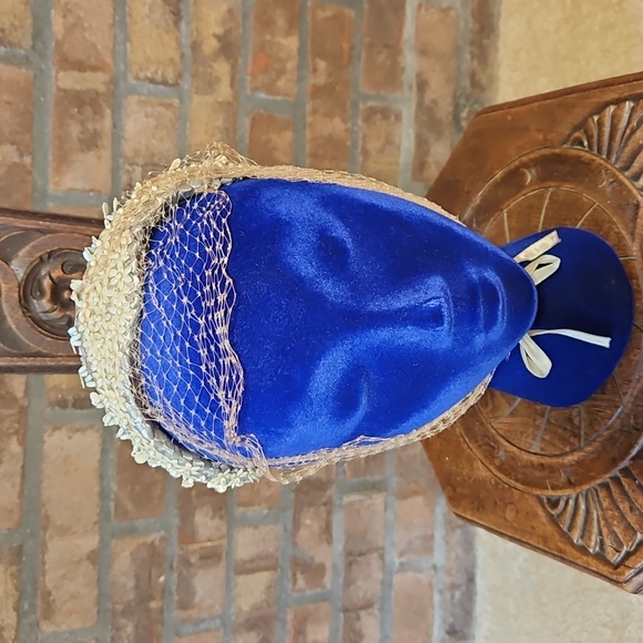 Vintage straw, beaded hat with netted tie from the 1940s or 1950s - Picture 2 of 8